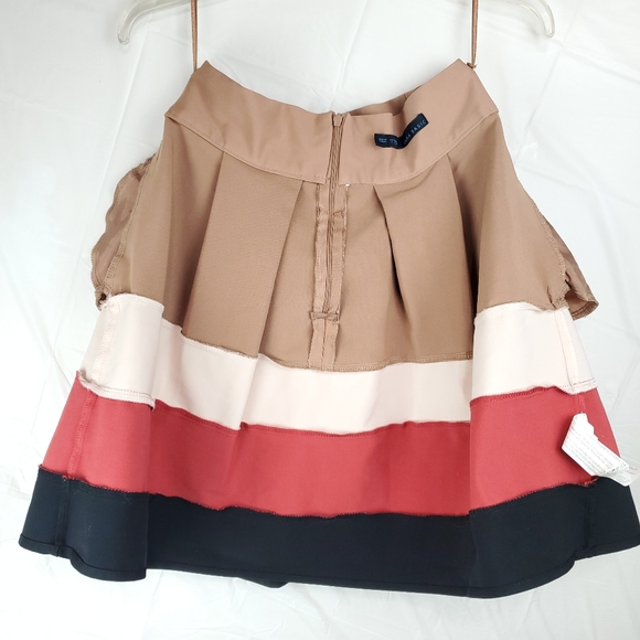 Zara Basic Pleated Skirt - Picture 3 of 9
